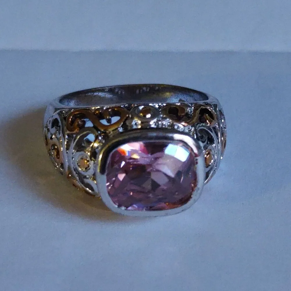 VTG Style Signed 18KGE Ornate Filigree Faceted Pink Glass Stone Ring Size 8.5